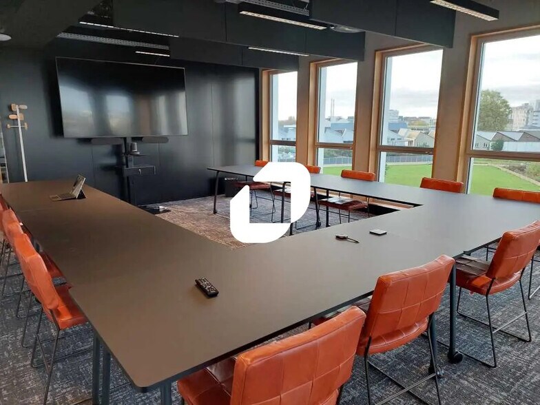 Bureau dans Ivry-sur-Seine à louer - Photo de l’immeuble – Image 1 sur 42