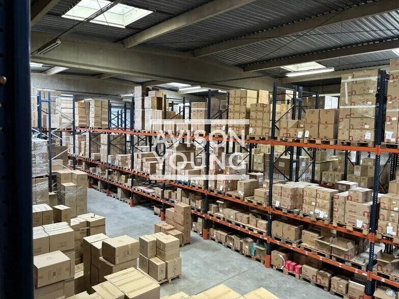 Local d’activités dans L'HAY-LES-ROSES à louer - Photo de l’immeuble – Image 2 sur 5