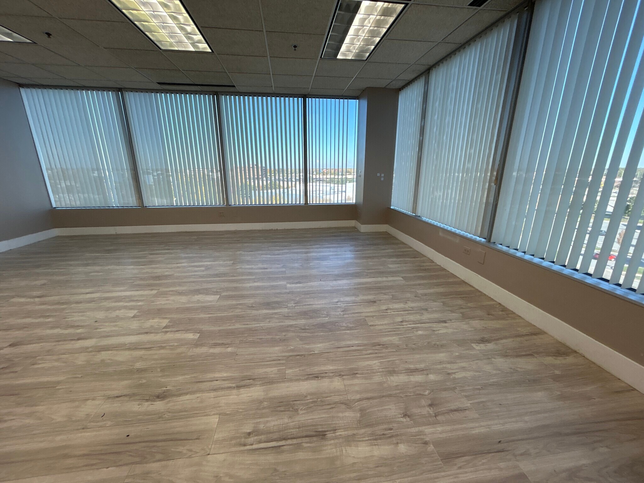 4801 Southwick Dr, Matteson, IL à louer Photo de l’immeuble– Image 1 sur 1