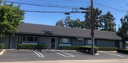 1601 E Warner Ave, Santa Ana, CA à louer Photo de l’immeuble– Image 2 sur 2