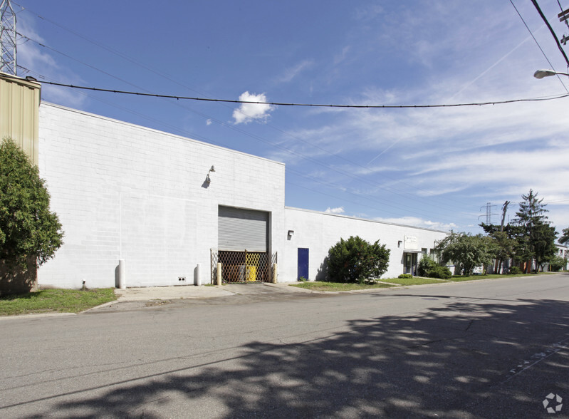 2330-2400 Gainsboro St, Ferndale, MI à louer - Photo de l’immeuble – Image 3 sur 12