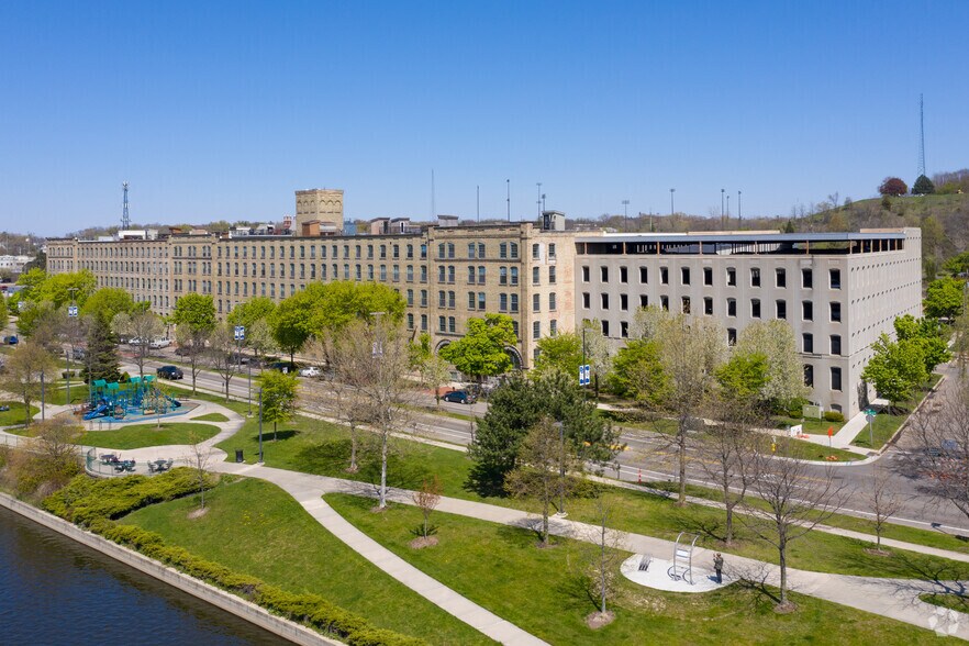 900-1000 Monroe Ave NW, Grand Rapids, MI à louer - Photo principale – Image 1 sur 4