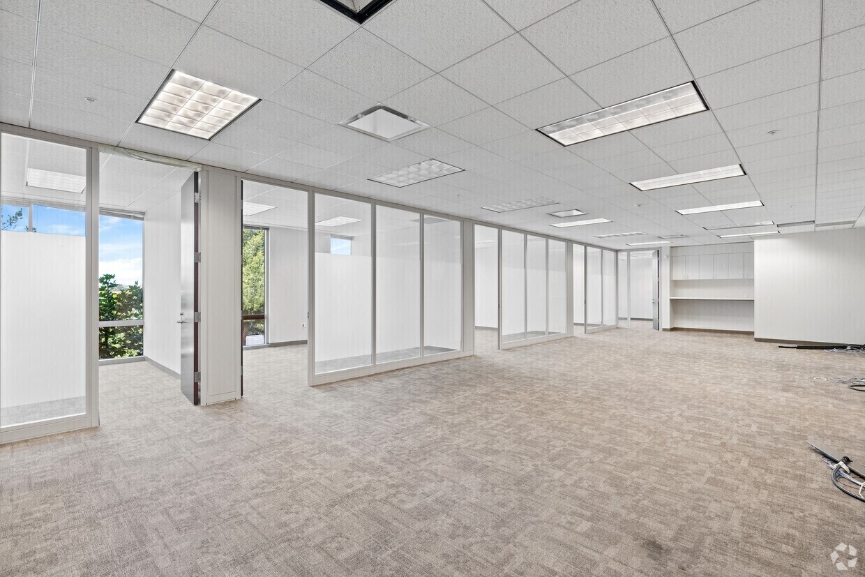 31111 Agoura Rd, Westlake Village, CA à louer Photo intérieure– Image 1 sur 4