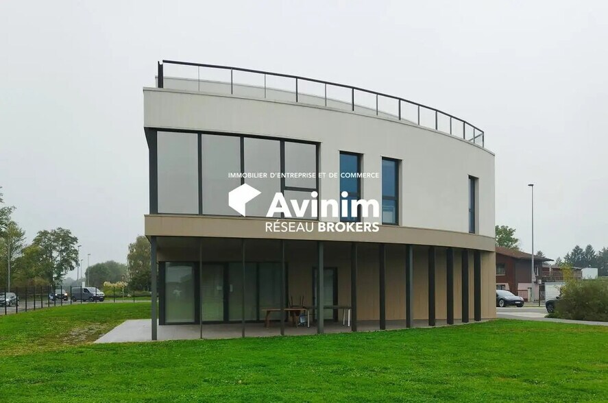 Bureau dans Thyez à louer - Photo de l’immeuble – Image 1 sur 4