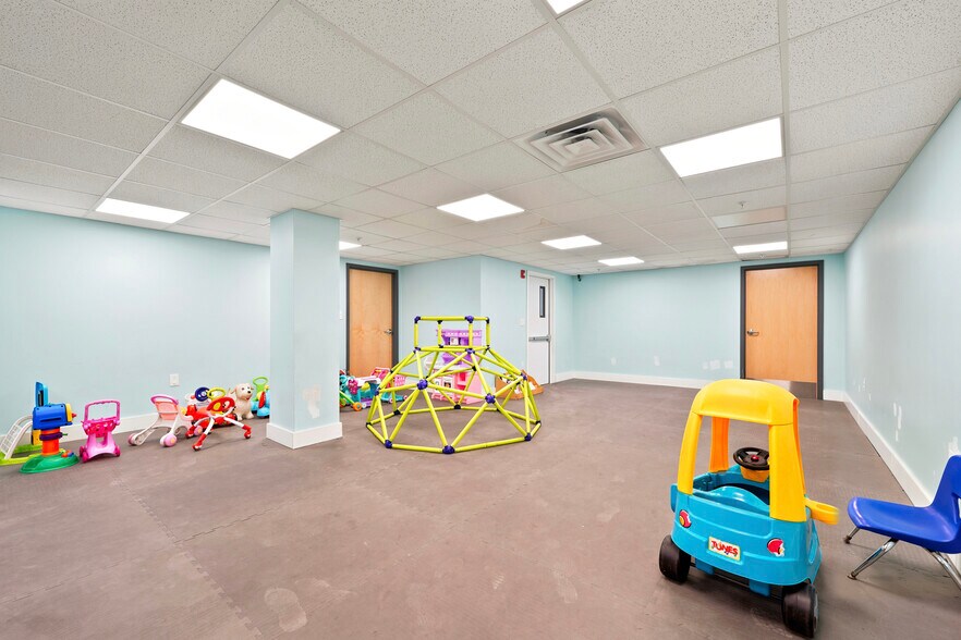 512 E Girard Ave, Philadelphia, PA à louer - Photo de l’immeuble – Image 3 sur 10