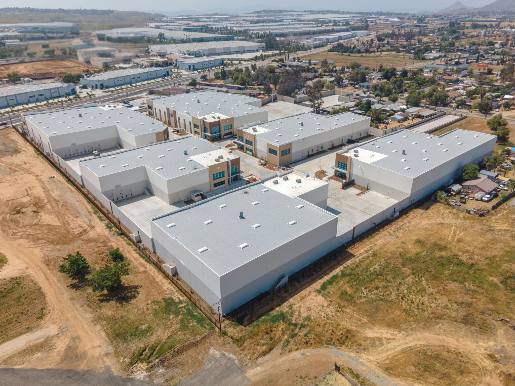 Old 215 Frontage Rd & Alessandro Blvd, Moreno Valley, CA à louer Photo principale– Image 1 sur 34