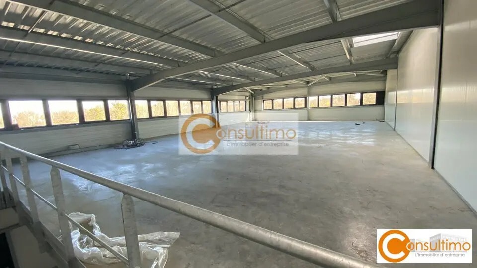 Local d'activités dans Salleboeuf à vendre - Photo de l’immeuble – Image 3 sur 3