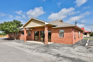 Plus de détails pour 543 10th St, Floresville, TX - Bureau à vendre