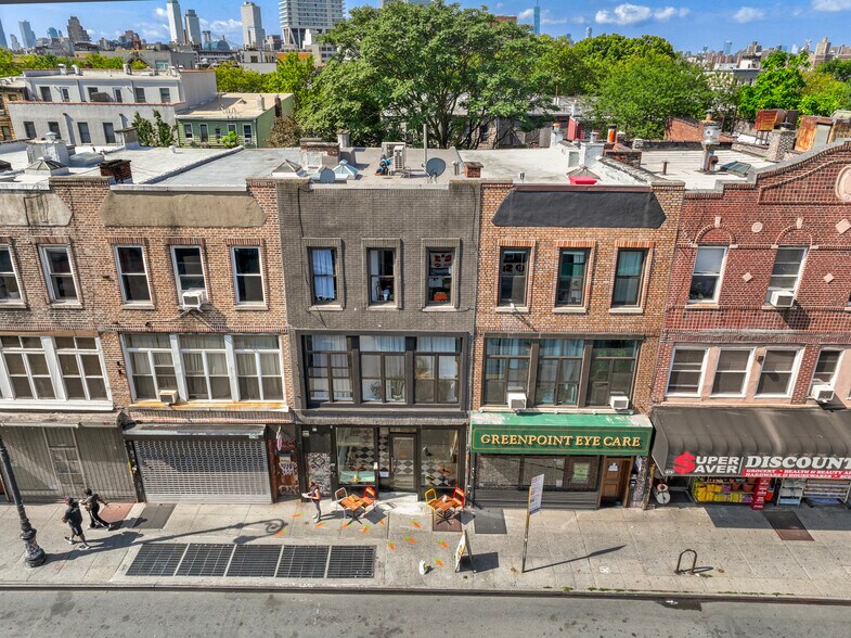 673 Manhattan Ave, Brooklyn, NY à vendre - Photo de l’immeuble – Image 3 sur 7