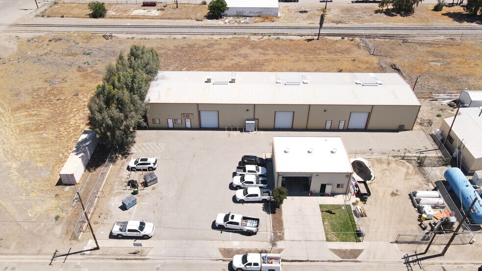 21962 Railroad St, San Joaquin, CA à vendre - Photo de l’immeuble – Image 2 sur 14