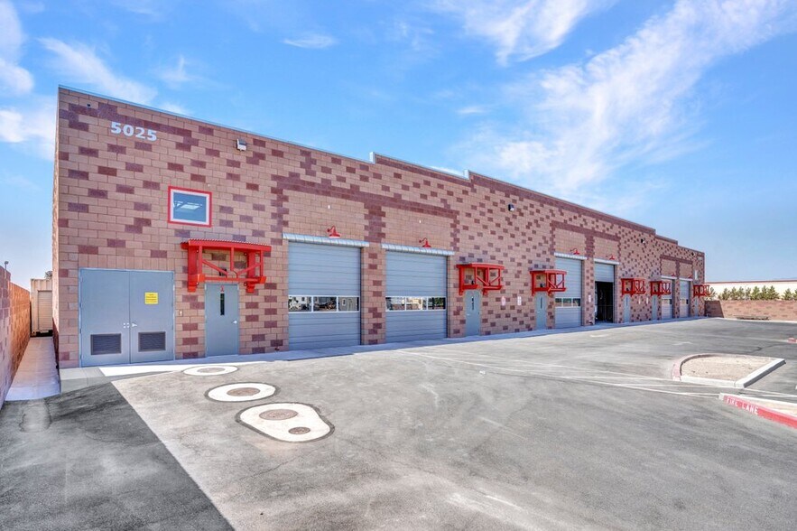 5041 Cheyenne ave, Las Vegas, NV à louer - Photo de l’immeuble – Image 2 sur 14