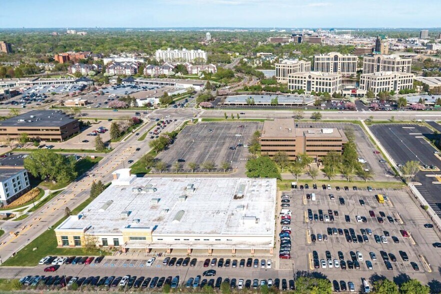 4175 W 76th St, Edina, MN à vendre - Photo de l’immeuble – Image 3 sur 5