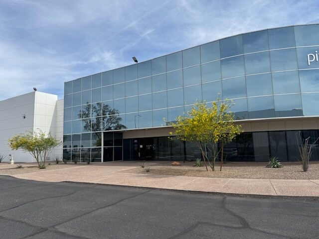 825 E University Dr, Phoenix, AZ à louer Photo de l’immeuble– Image 1 sur 5