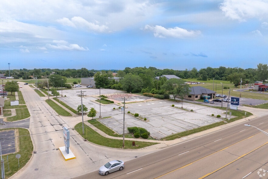 4390 N Illinois St, Swansea, IL à vendre - Photo principale – Image 1 sur 36