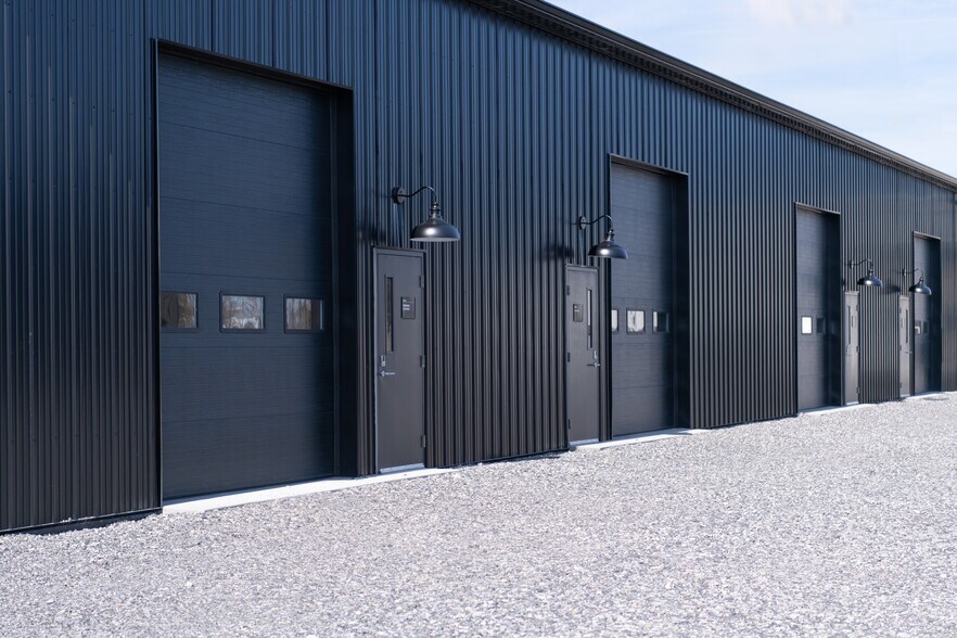 25 Industrial Tract, Hudson, NY à louer - Photo de l’immeuble – Image 1 sur 19