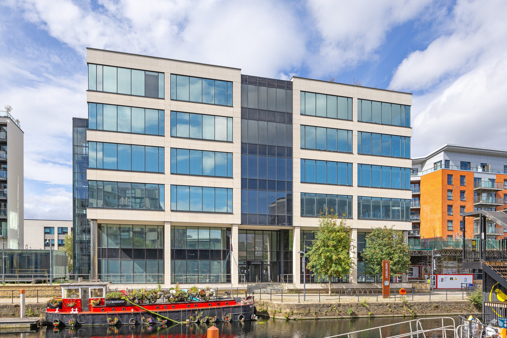 The Leeds Dock Estate portefeuille de 5 biens à vendre sur LoopNet.fr Photo principale– Image 1 sur 13