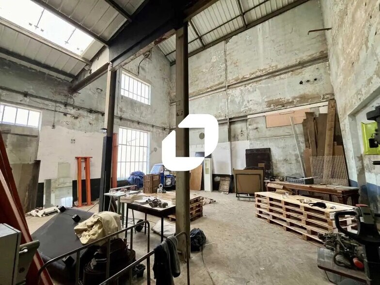 Local d’activités dans Neuville-sur-Saône à louer - Photo de l’immeuble – Image 1 sur 12