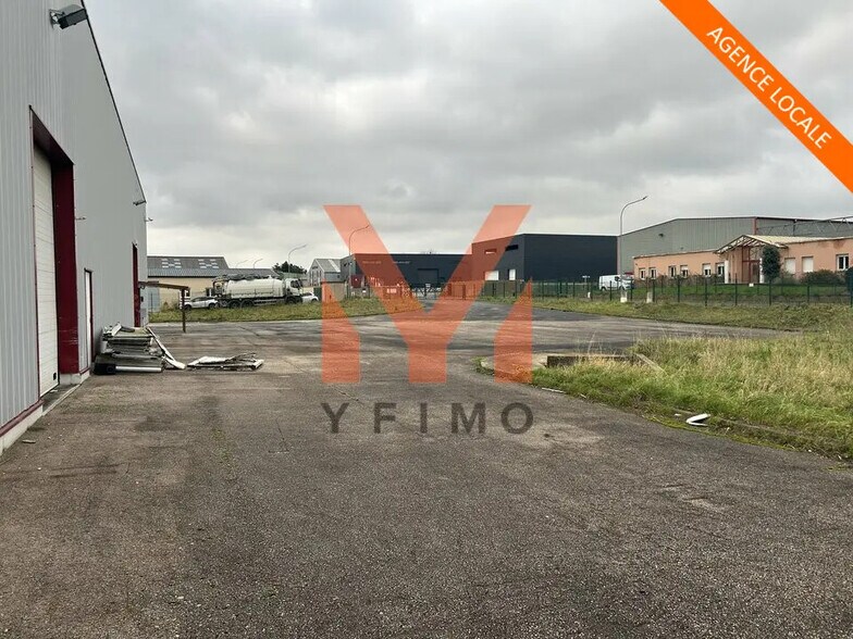 Local d'activités dans Magny-en-Vexin à vendre - Photo de l’immeuble – Image 2 sur 12