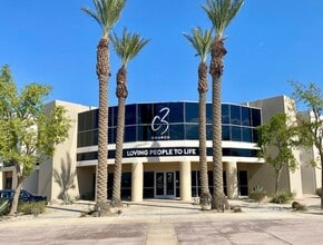 75400 Gerald Ford Dr, Palm Desert, CA à louer Photo de l’immeuble– Image 1 sur 10