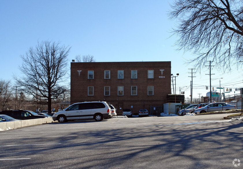 9801 Georgia Ave, Silver Spring, MD à louer - Photo de l’immeuble – Image 2 sur 4