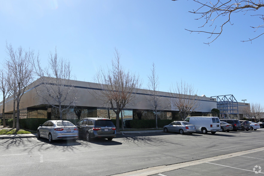 44300 Lowtree Ave, Lancaster, CA à vendre - Photo de l’immeuble – Image 2 sur 38