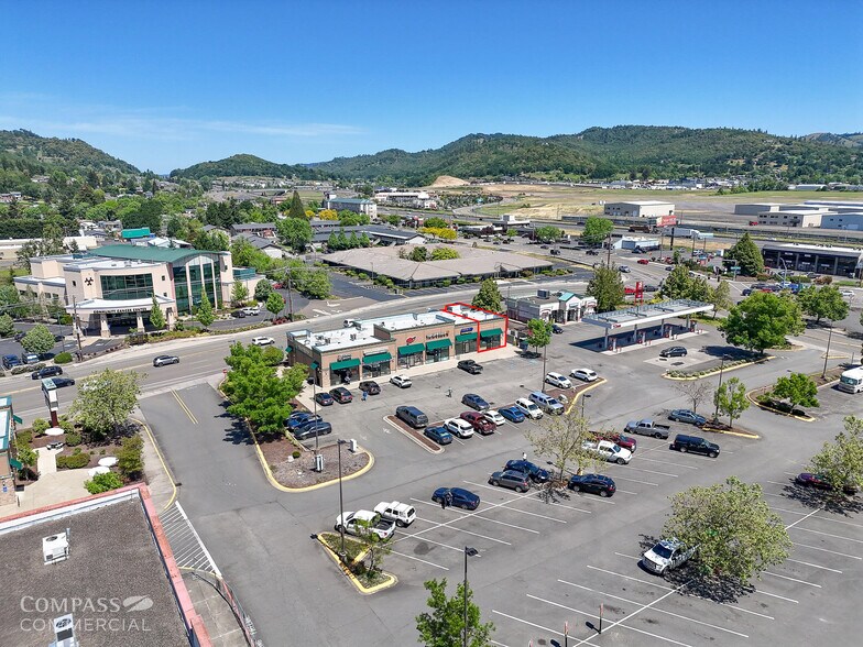 3019 NW Stewart Pky, Roseburg, OR à louer - Photo de l’immeuble – Image 3 sur 15