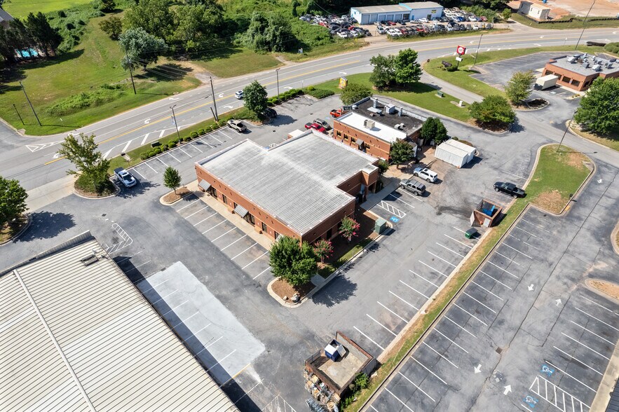 3584 Atlanta Hwy, Flowery Branch, GA à louer - Photo de l’immeuble – Image 3 sur 33