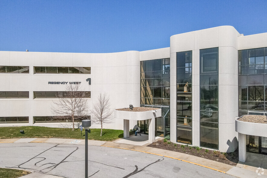 1501 50th St, West Des Moines, IA à louer - Photo de l’immeuble – Image 2 sur 10