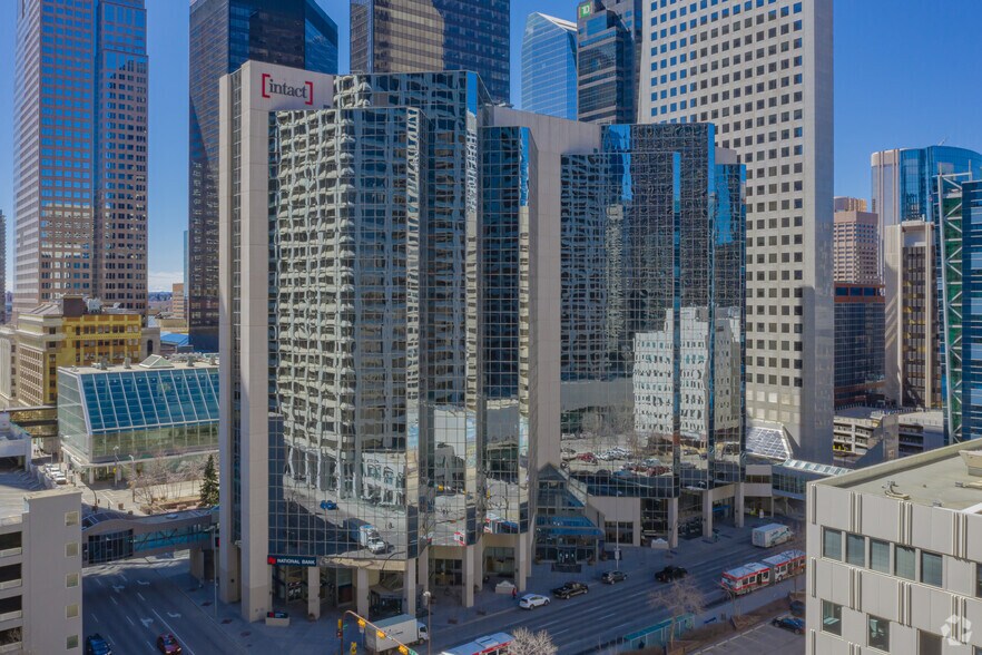 321 6th Ave SW, Calgary, AB à louer - Photo de l’immeuble – Image 2 sur 5