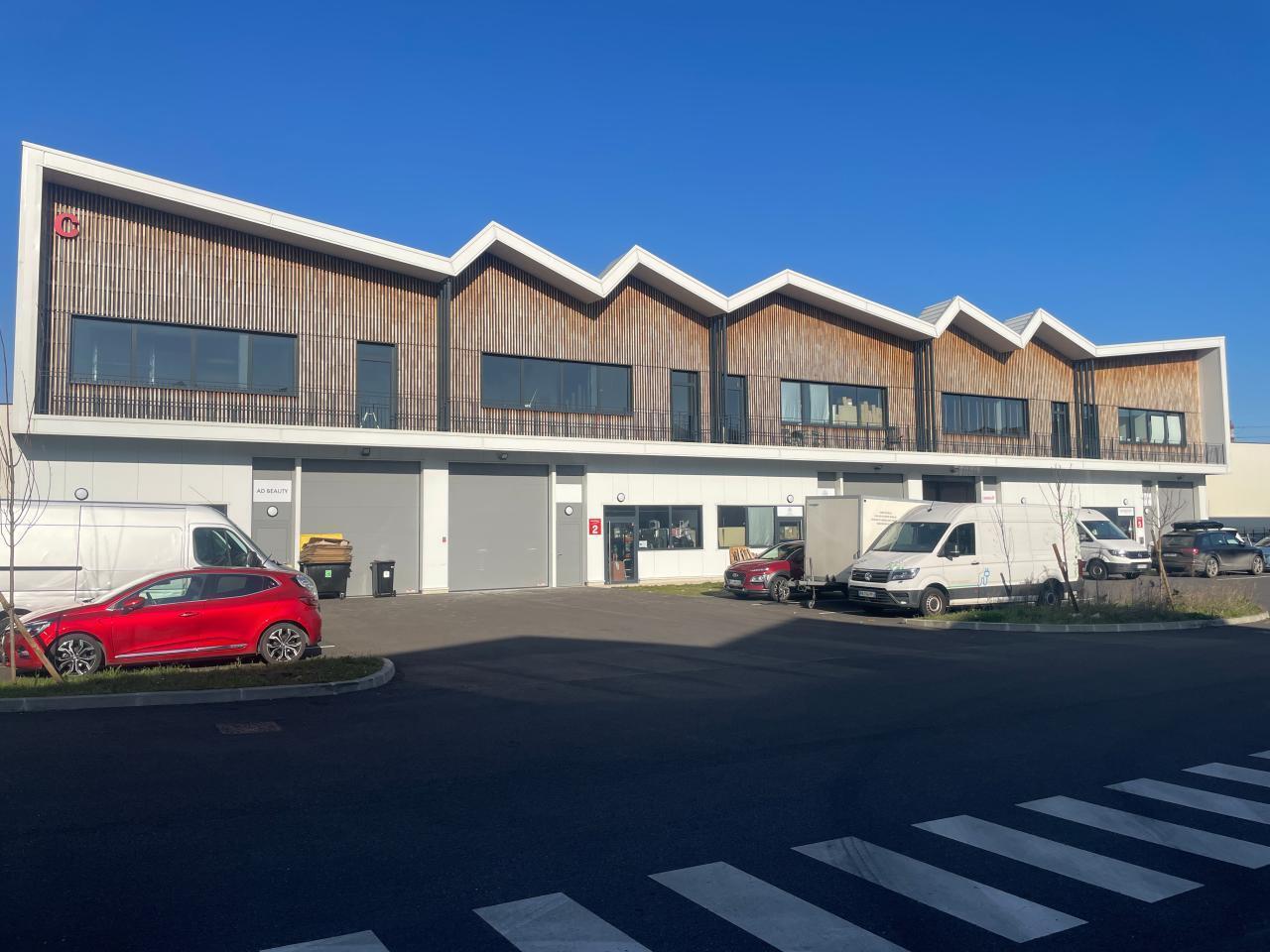 Local d’activités dans Montmagny à louer Photo de l’immeuble– Image 1 sur 11