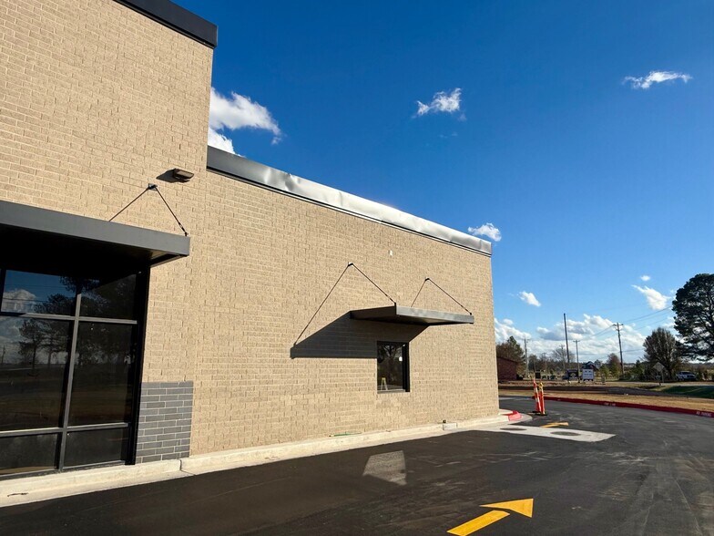 184 South Maestri Road, Tontitown, AR à louer - Photo de l’immeuble – Image 3 sur 6