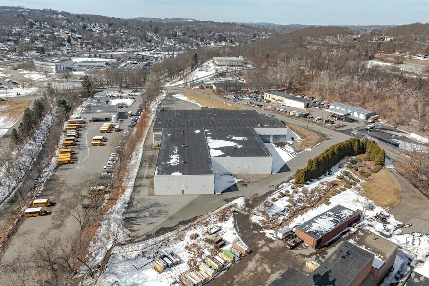 240 Huntingdon Ave, Waterbury, CT à louer - Photo de l’immeuble – Image 3 sur 6