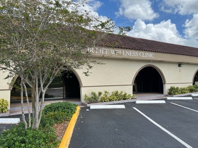 6435-6471 W Commercial Blvd, Tamarac, FL à louer - Photo de l’immeuble – Image 3 sur 7