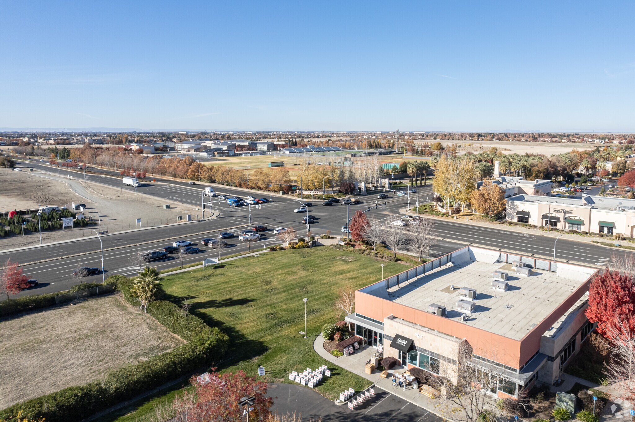 2290 Del Paso Rd, Sacramento, CA à vendre Photo de l’immeuble– Image 1 sur 8