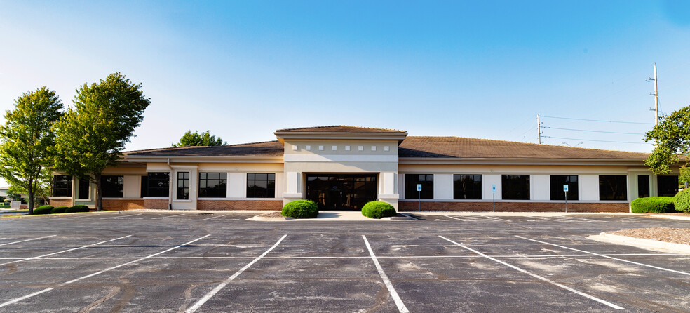 3540 NE Ralph Powell Rd, Lees Summit, MO à louer - Photo de l’immeuble – Image 1 sur 9