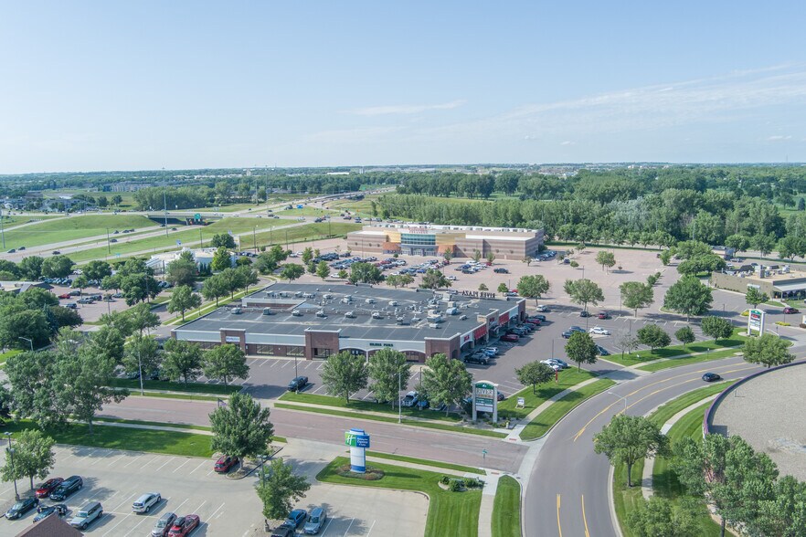 2425 S Shirley Ave, Sioux Falls, SD à louer - Photo de l’immeuble – Image 1 sur 1