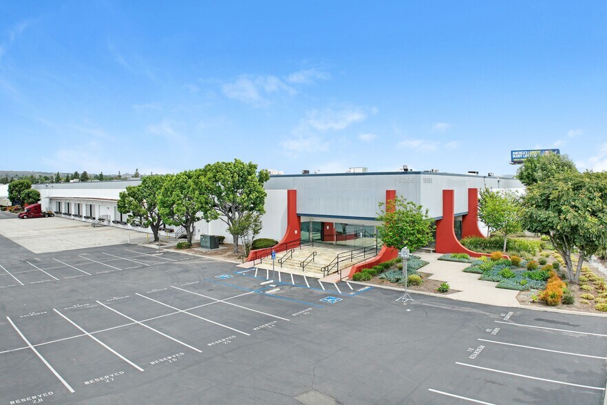 19395 E Walnut Dr N, City of Industry, CA à louer - Photo de l’immeuble – Image 1 sur 10