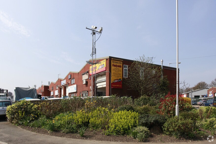 Tait Rd, Croydon à vendre - Photo de l’immeuble – Image 2 sur 11