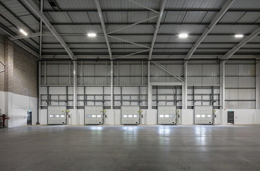 93 George Richards Way, Altrincham à louer - Photo de l’immeuble – Image 3 sur 12