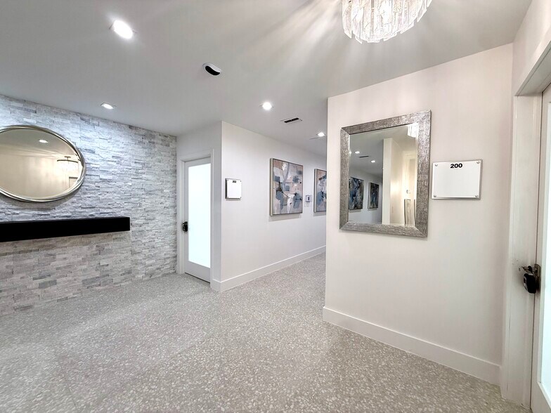 2300 N Dixie Hwy, Boca Raton, FL à louer - Photo de l’immeuble – Image 1 sur 25