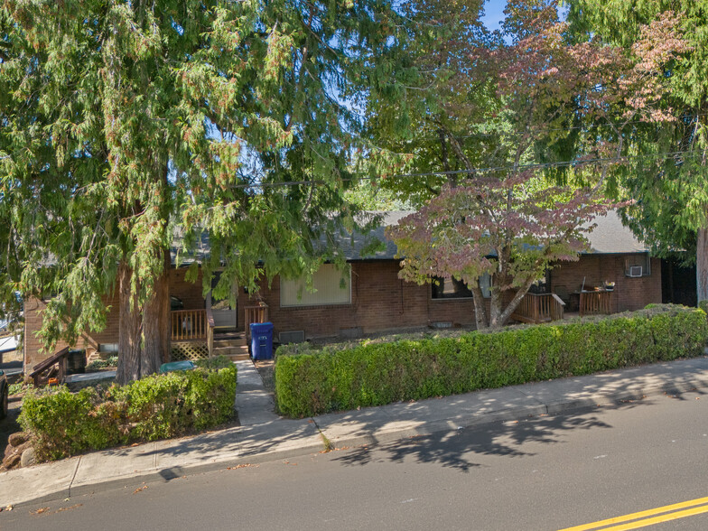 11067 SE 42nd Ave, Milwaukie, OR à vendre - Photo de l’immeuble – Image 2 sur 14