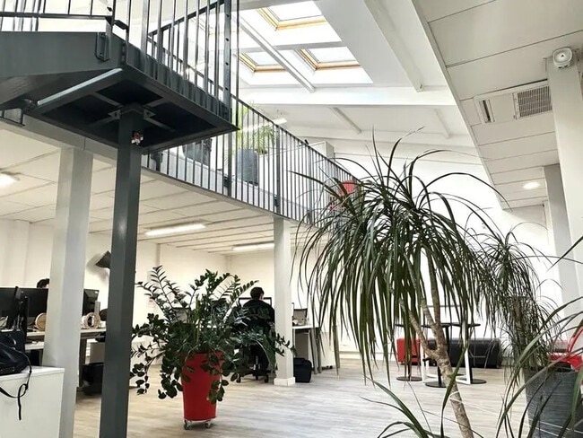 Plus de détails pour Bureau, Industriel/Logistique à louer
