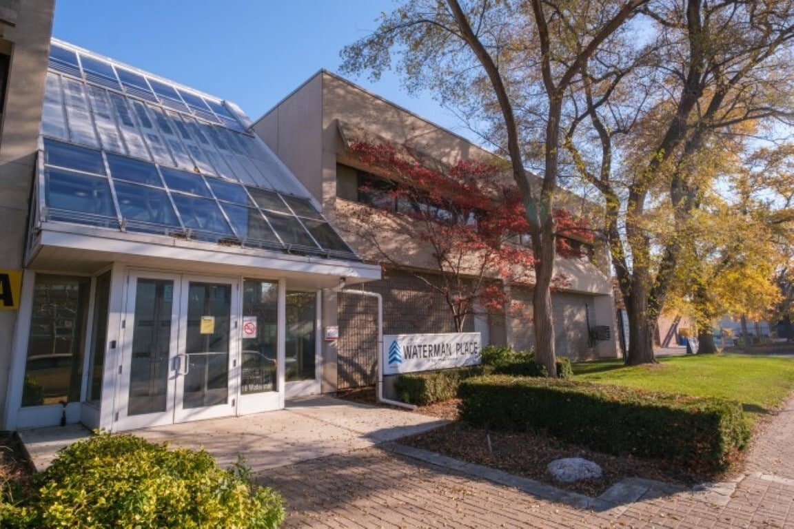 19 Waterman Ave, Toronto, ON à louer Photo de l’immeuble– Image 1 sur 7