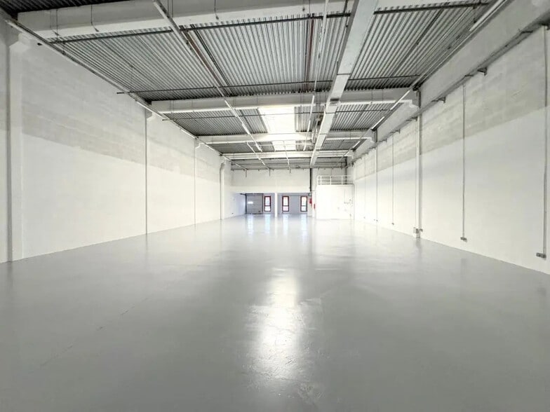 Local d’activités dans Éragny à louer - Photo intérieure – Image 3 sur 23