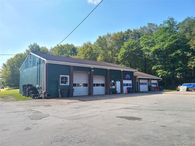 36 Cold Spring Rd, Monticello, NY à vendre - Photo de l’immeuble – Image 3 sur 38