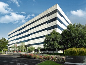 610 Freedom Business Ctr Dr, King Of Prussia, PA à louer Photo de l’immeuble– Image 2 sur 7
