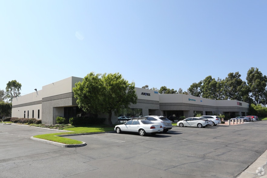 1980-2000 W Corporate Way, Anaheim, CA à louer - Photo principale – Image 1 sur 9