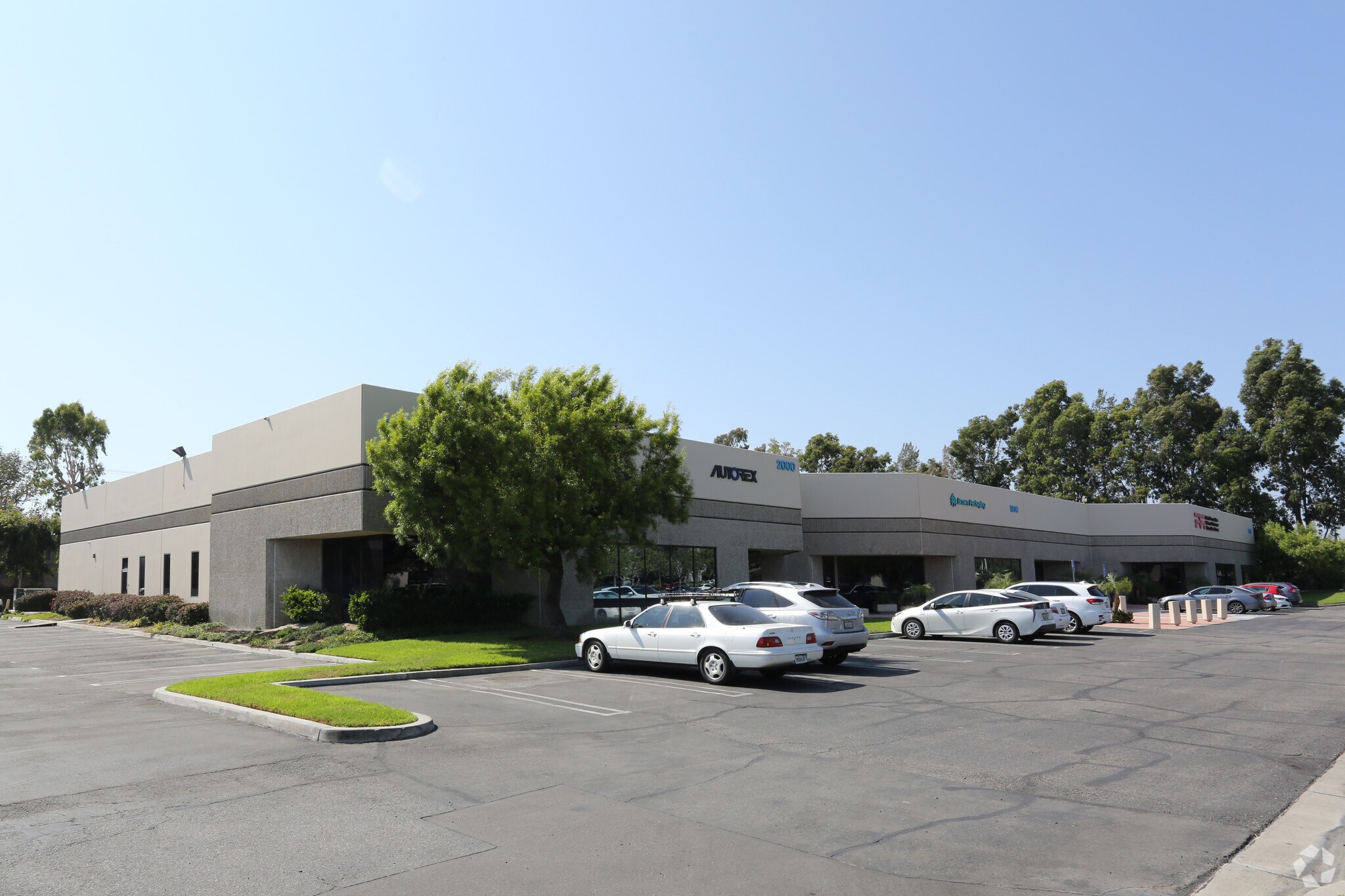 1980-2000 W Corporate Way, Anaheim, CA à louer Photo principale– Image 1 sur 10