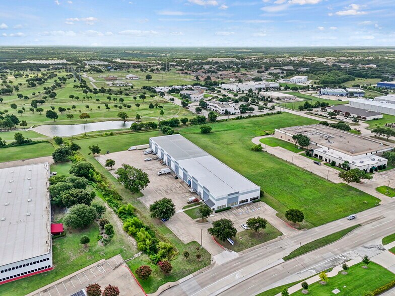 2140 N Redbud Blvd, McKinney, TX à louer - Photo de l’immeuble – Image 2 sur 13