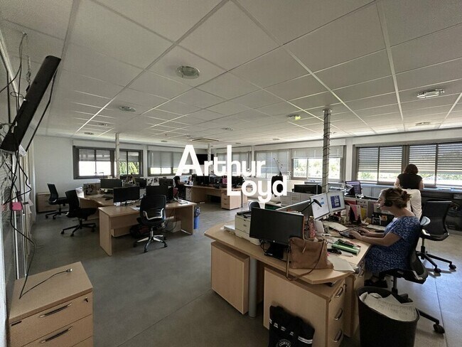 Plus de détails pour Les Ferrières, Le Muy - Bureau à louer